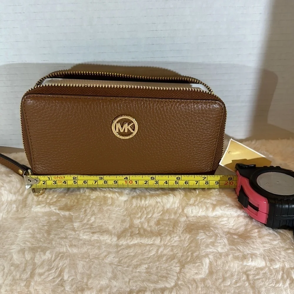 NWT Michael Kors Fulton, large flat phone case, leather brown clutch